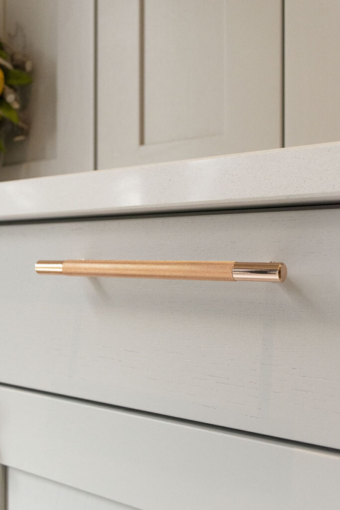 Crofts & Assinder rose gold handles offer a touch of class to the shaker doors