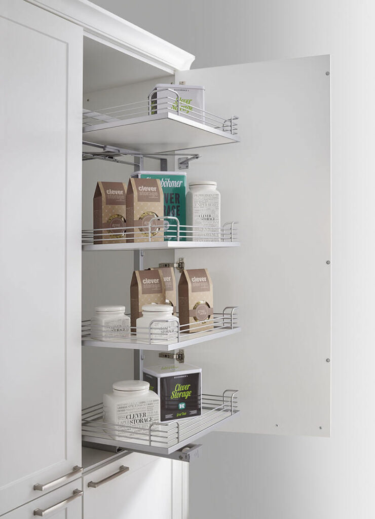 Corner cupboard with pull out storage