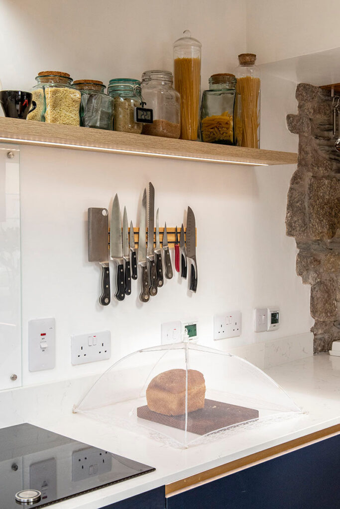 Cute little design features such as the magnetic knife rack are the perfect finishing touch.